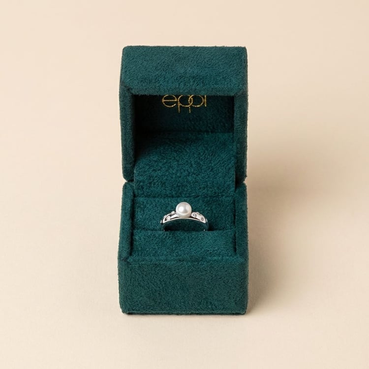 Strieborný prsteň s bielou perlou a zirkónmi Shad 166412