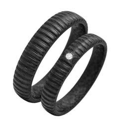 Polkruhové karbónové svadobné obrúčky s diamantom Lisa