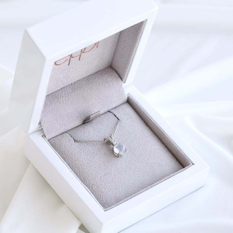 Zlatý prívesok s mesačným kameňom a diamantom 80522