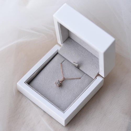 Zlatý prívesok s nebrúseným diamantom Brea