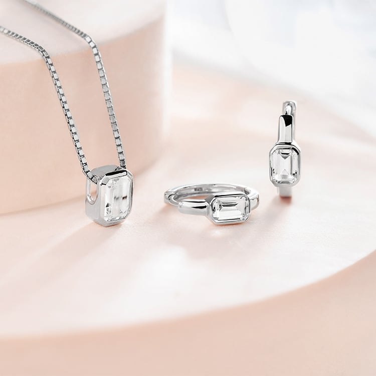 Strieborný pozlátený prívesok bielym topazom Brecken 153212