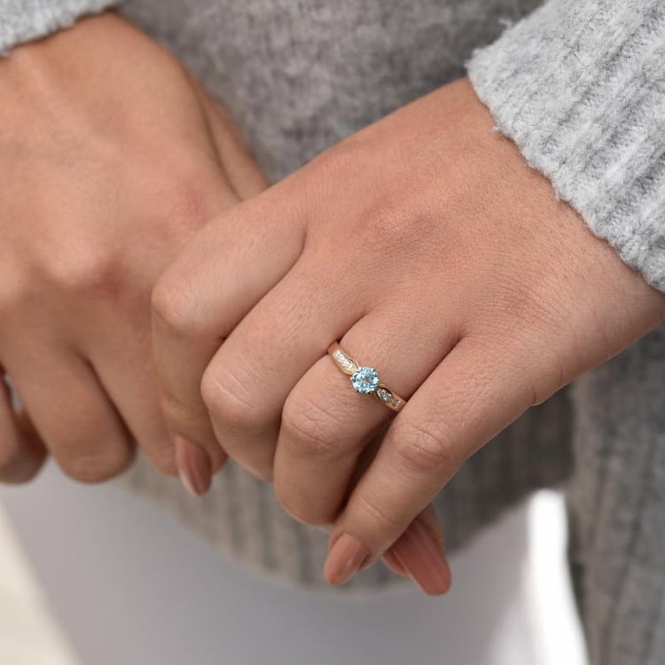 Zásnubný prsteň s topásom 35439