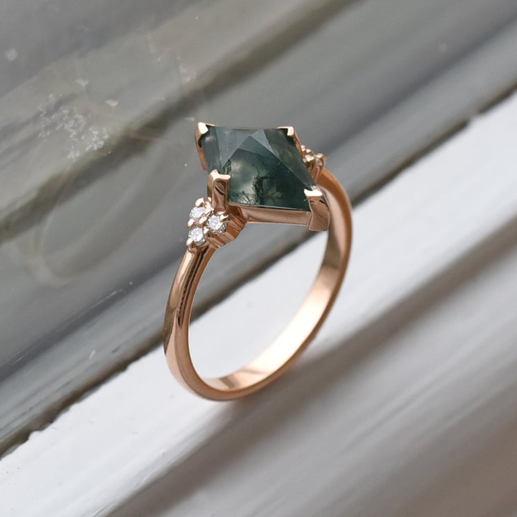 Zlatý zásnubný prsteň 71595