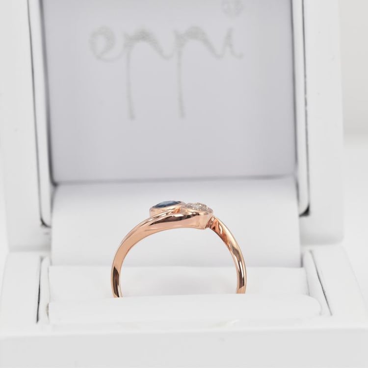 Diamantový prsteň so zafírom 22698