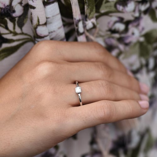 Zlatý zásnubný prsteň s emerald diamantom Unna