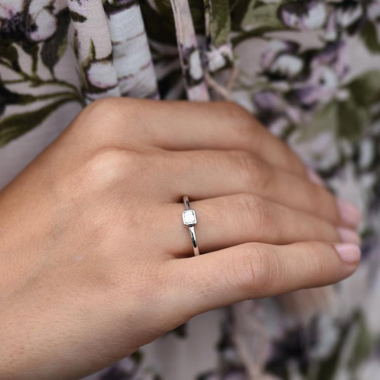 Zlatý prsteň s diamantom 47419