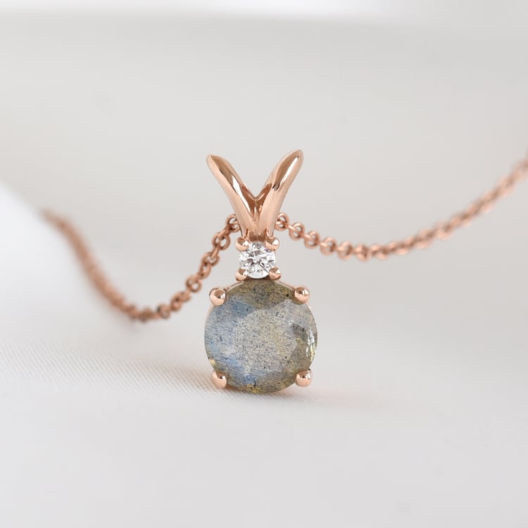 Prívesok s labradoritom a diamantom zo zlata 78386