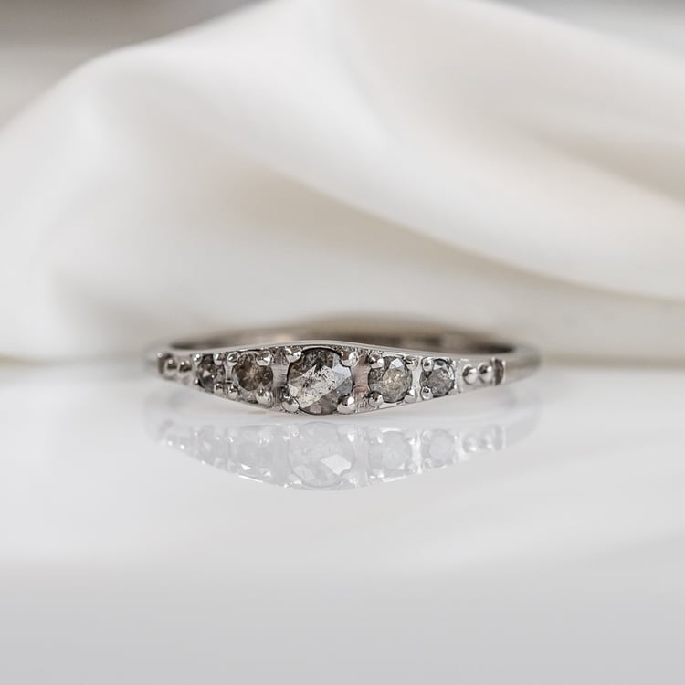 Prsteň so salt and pepper diamantmi Hermina 122333