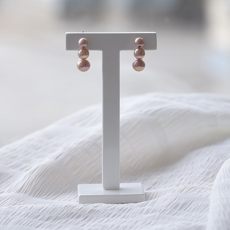 Visiace náušnice s tromi levanduľovými perlami 65659