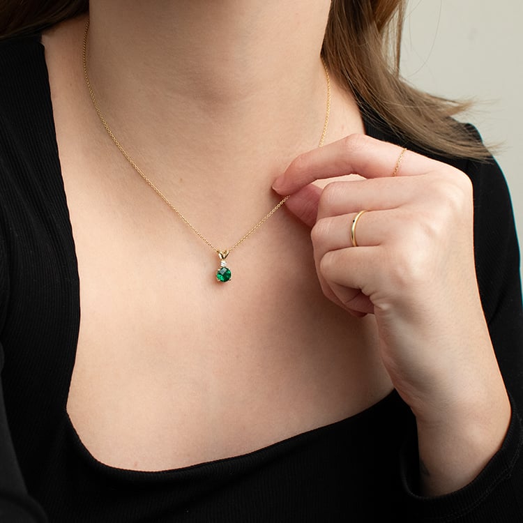 Zlatý prívesok so smaragdom a diamantom Endora 135518