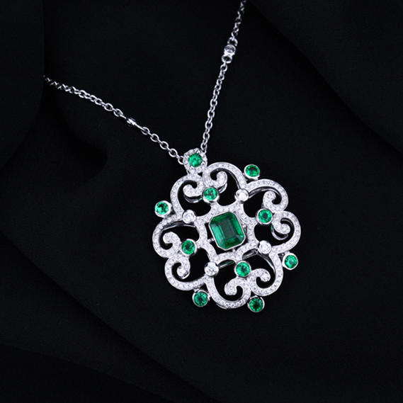 Zlatý náhrdelník so smaragdom 8538