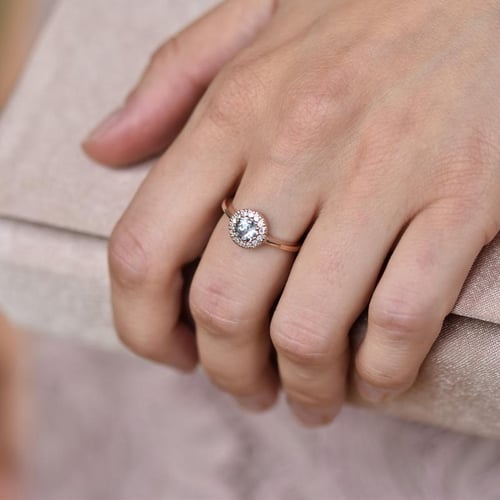 Zlatý zásnubný prsteň s akvamarínom a diamantmi Vale