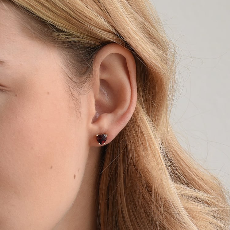 Granátová srdiečka v zlatých náušniciach 69661