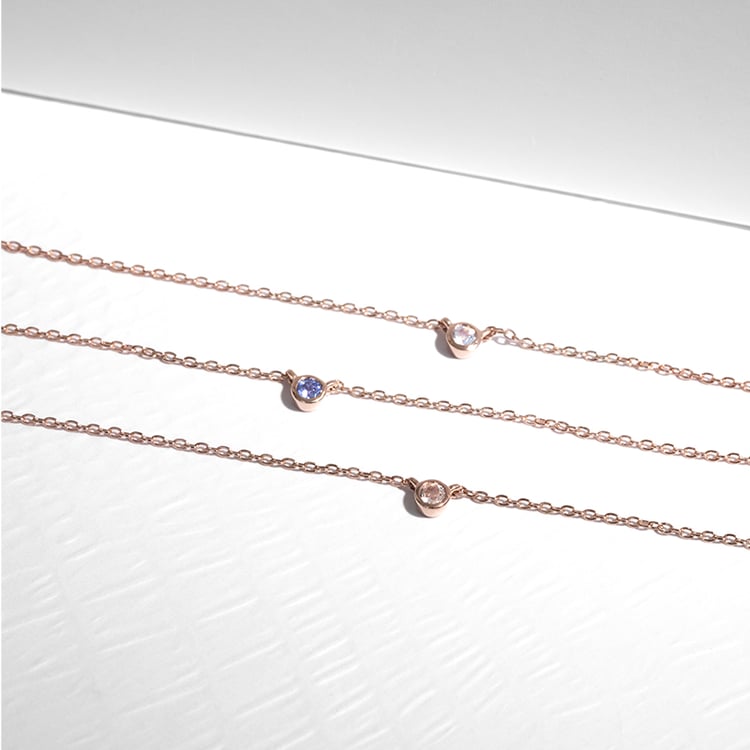 Strieborný minimalistický náhrdelník s mesačným kameňom Vieny 124268