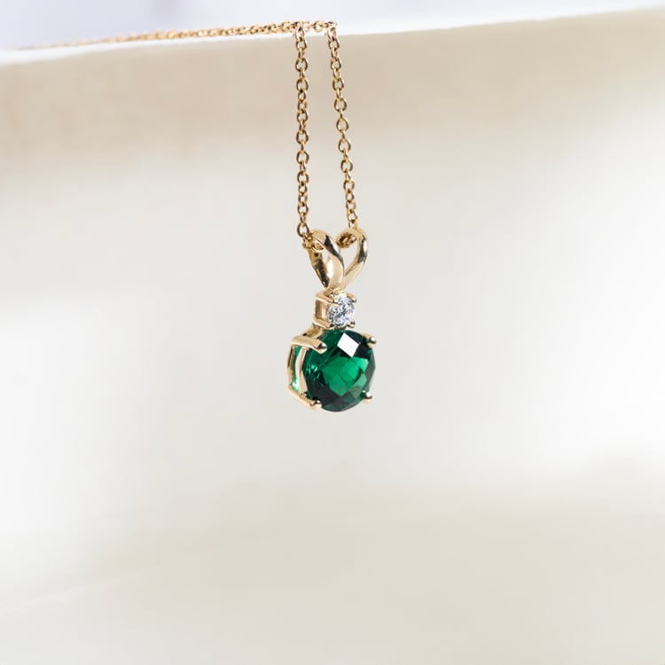 Zlatý prívesok so smaragdom a diamantom Endora 147330