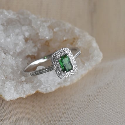 Zlatý prsteň s emerald tsavorit granátom a diamantmi Zawy