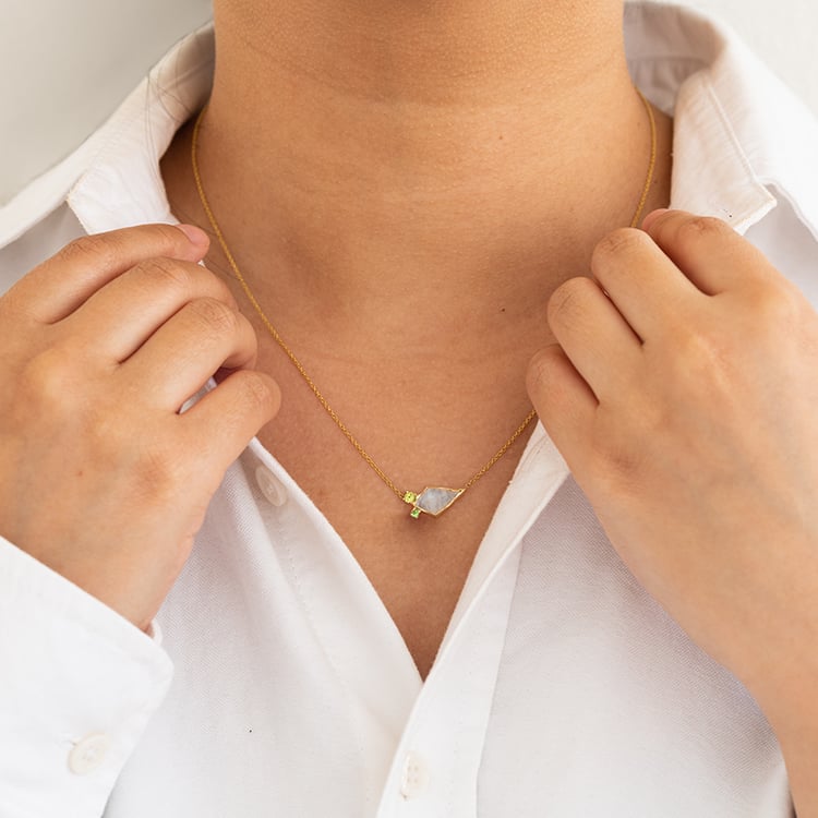 Náhrdelník s mesačným kameňom, olivínom a tsavorit granátom Luca 124158