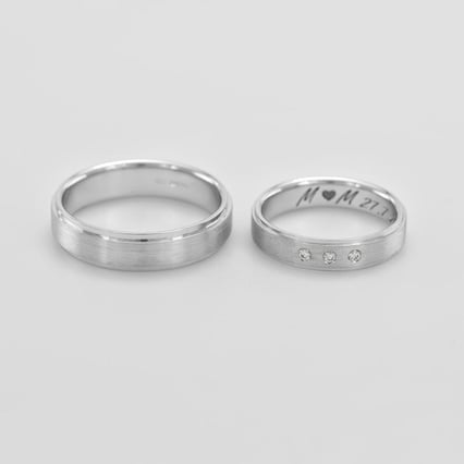 Platinové svadobné prstene s tromi diamantmi Yassi