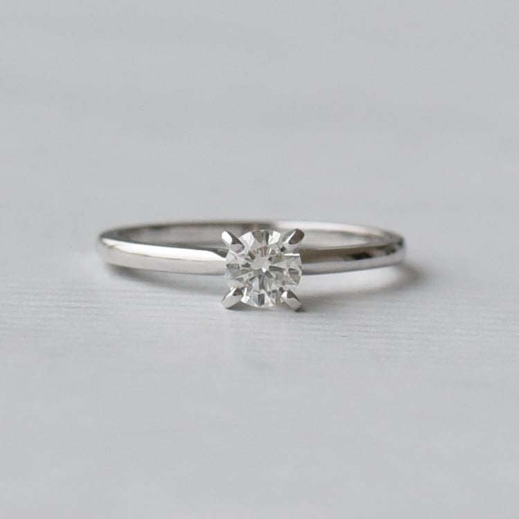 Zlatý prsteň s moissanitom 72276