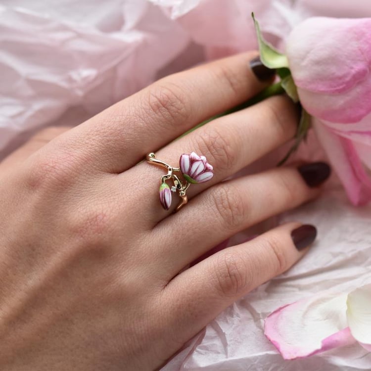 Zlatý kvetinový prsteň s enamelom 43356