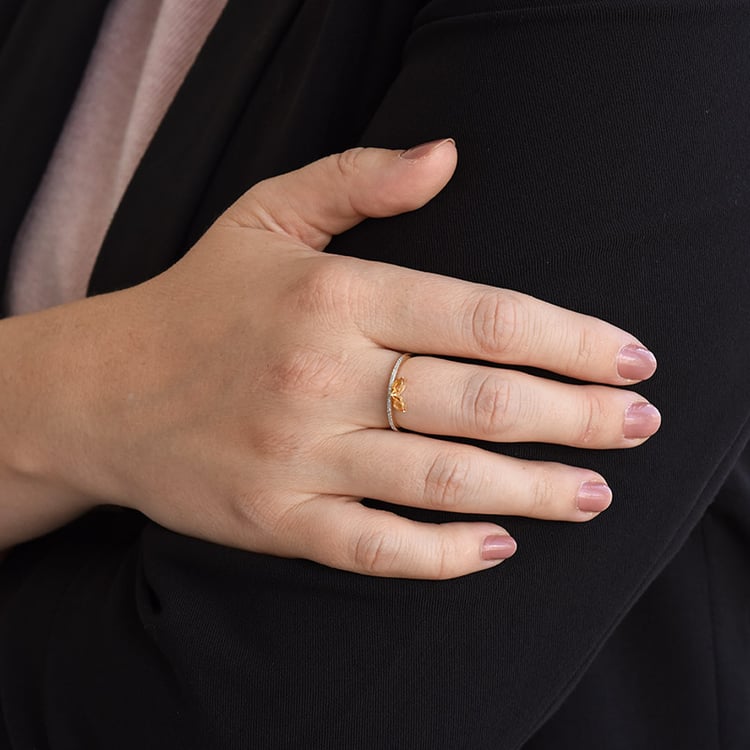 zlatý prsteň s citrínmi v tvare mašličky 86621