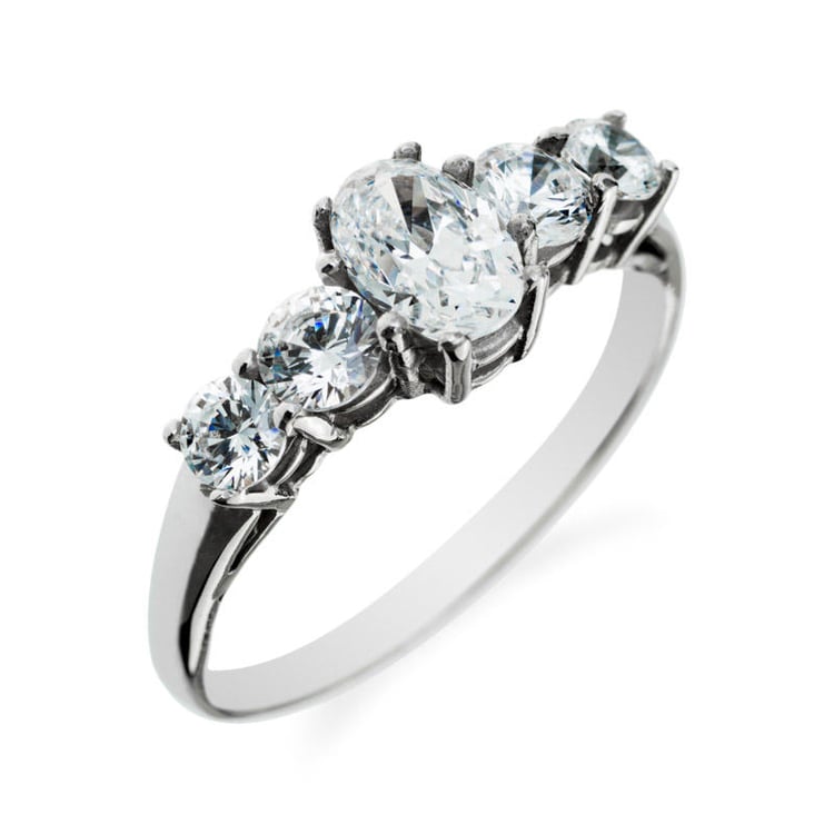 Diamantový zásnubný prsteň