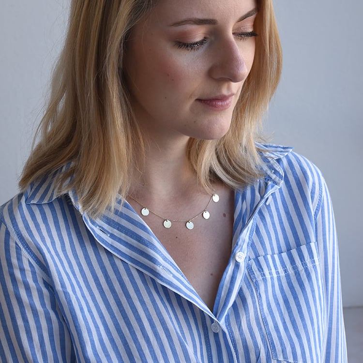 Minimalistický zlatý náhrdelník s peniažky 67722