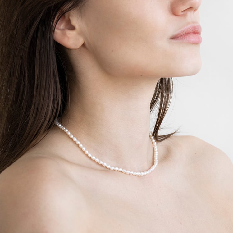 Strieborný náhrdelník s bielymi perlami Persia 112140