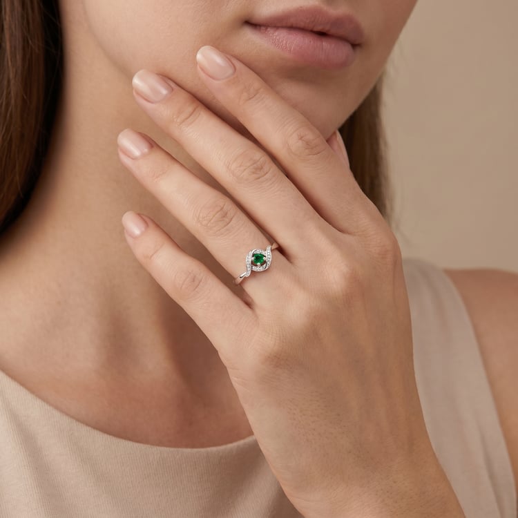 Prsteň so smaragdom a diamanty 167644