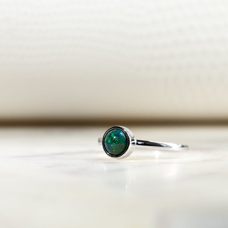 Zlatý minimalistický prsten s čiernym opálom Sevita 132824