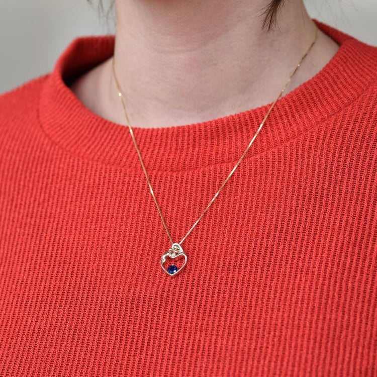 Strieborný prívesok matka a dieťa so zafírom a diamantom 108863