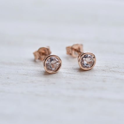 Strieborné bezel náušnice s morganitmi Sontre