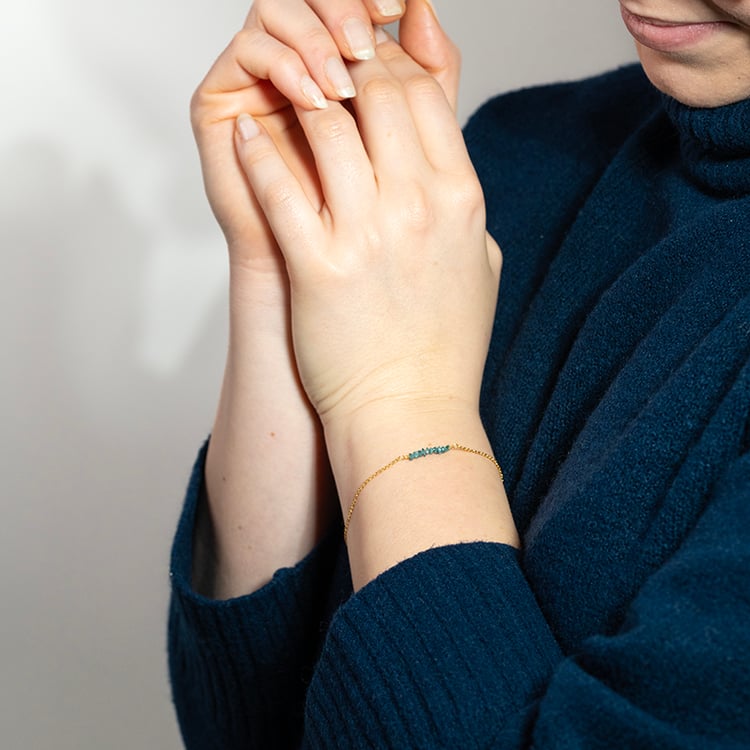 Zlatý náramok s modrými nebrúsenými diamantmi Fionne 150653