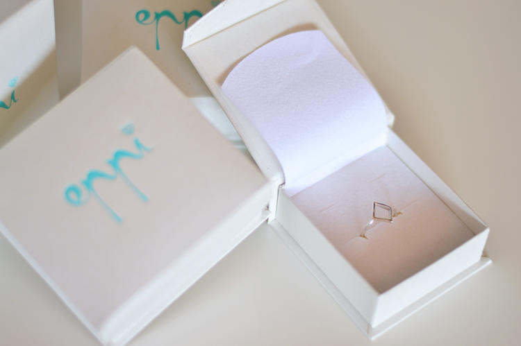 Strieborný fashion prsteň 9888