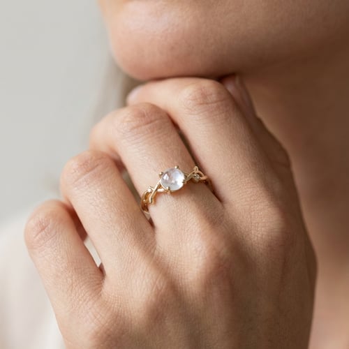 Rozvodový prsteň s mesačným kameňom a diamantmi Harry