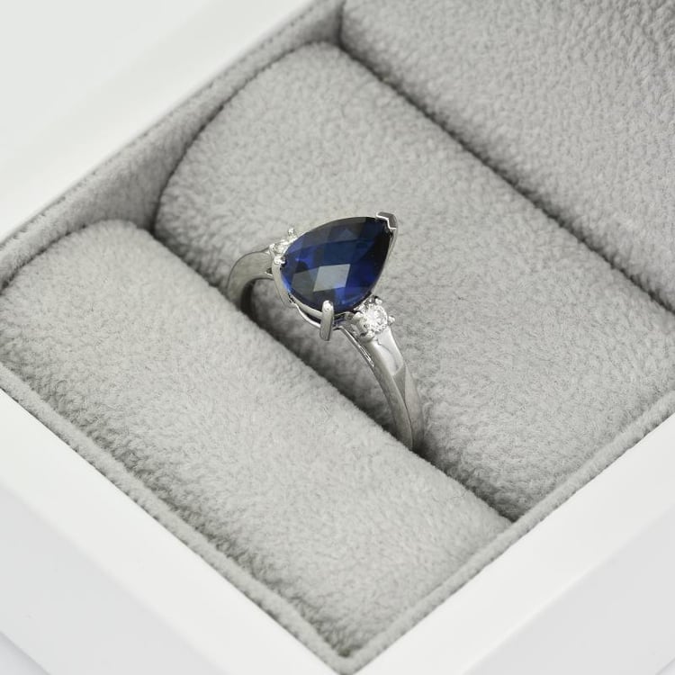 Prsteň s pear zafírom 36947