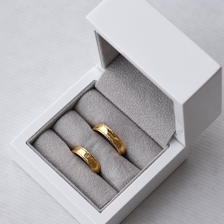 Obrúčky so zdobenými okrajmi a diamantom 72376