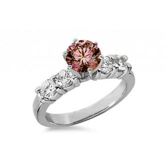 Zlatý prsteň s ružovým diamantom