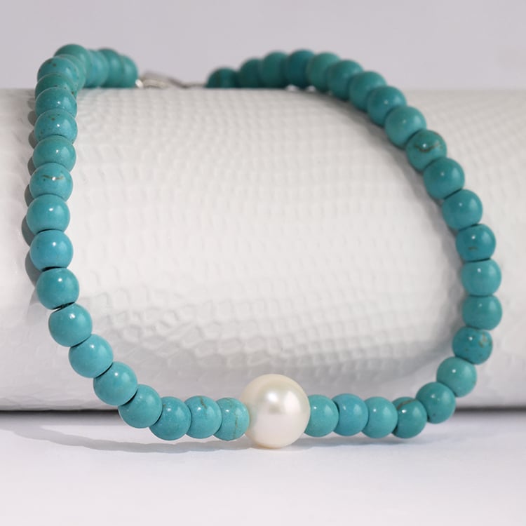 Strieborný náramok s howlitovými korálkami a perlou Nalini 115960