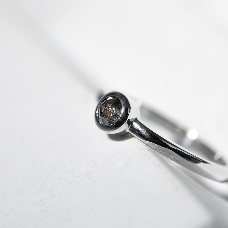 Zlatý prsteň so salt and pepper diamantom Kathleen 128303