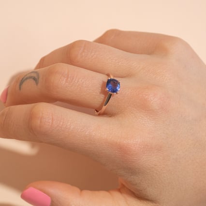 Zlatý prsteň s cushion tanzanitom Belen