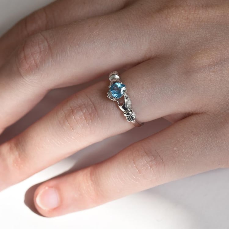 Topásový claddagh prsteň 20547