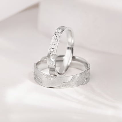 Svadobné obrúčky s ručne rytým povrchom Cley