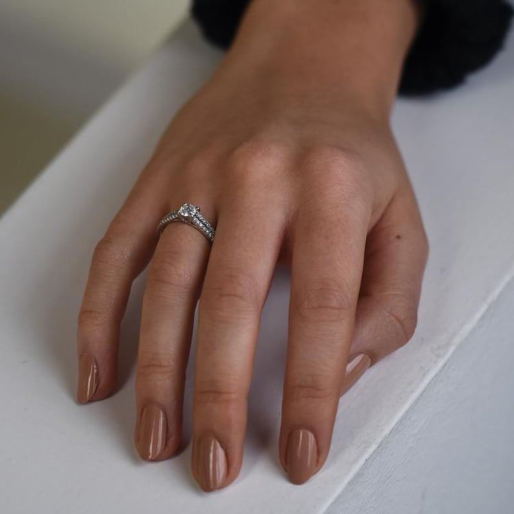 Platinový diamantový prsteň 51069