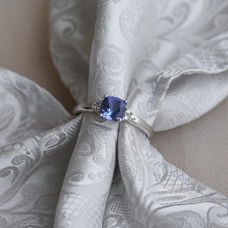 Zásnubný prsteň s tanzanitom 63113