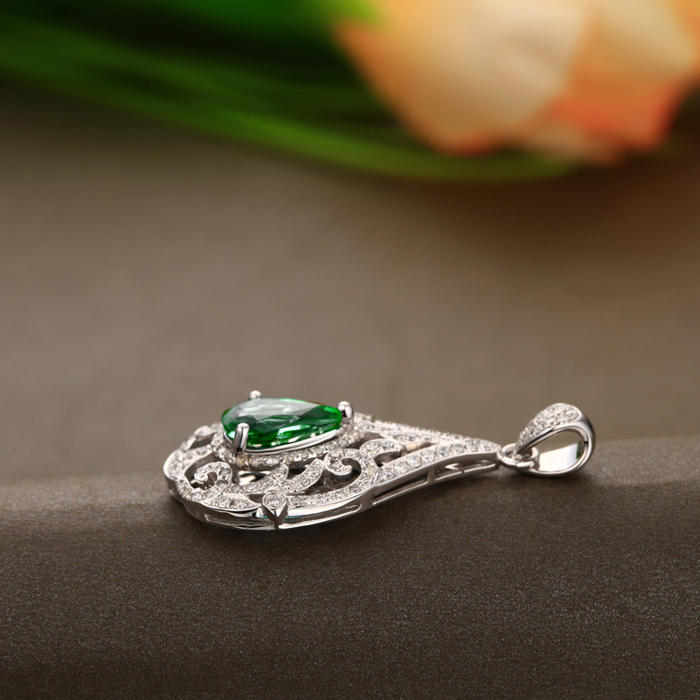 Smaragdový zlatý prívesok 3646