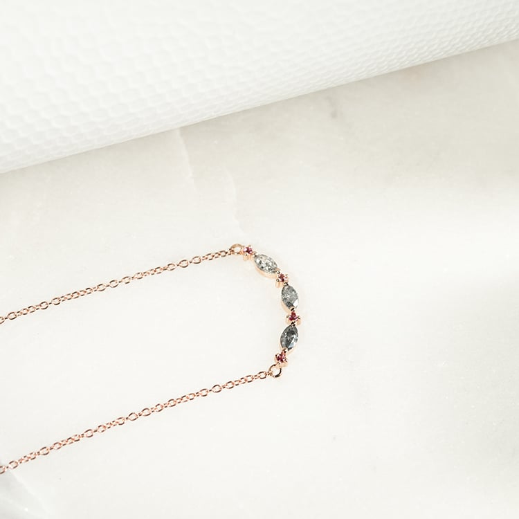 Náhrdelník s marquise salt and pepper diamantmi a turmalínmi Lively 132095