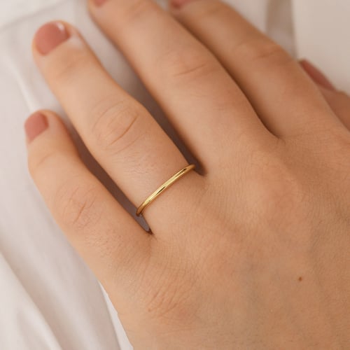 Zlaté minimalsitické snubné prstene Alays