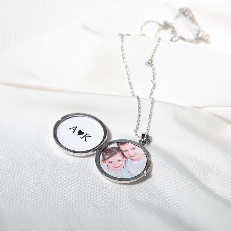 Strieborný otvárací medailón 131724