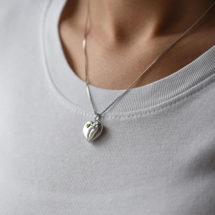 Srdiečkový otvárací medaolón zo striebra 15312